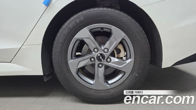 Kia K5 2023 — ფოტო 5/30