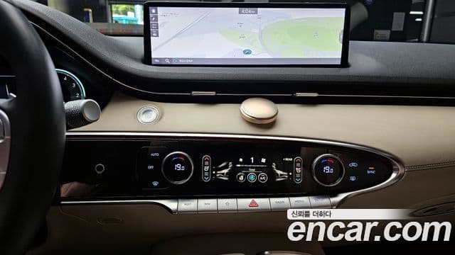Genesis GV70 2021 — Şəkil 14/20