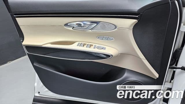 Genesis GV70 2021 — Photo 20/30