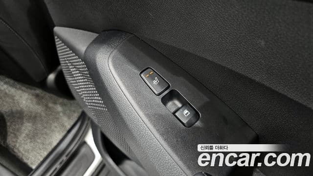 Kia Seltos 2021 — ფოტო 19/20