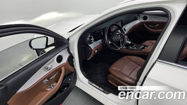 Mercedes-Benz E-Class 2021 — Фото 10/20