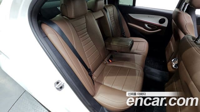 Mercedes-Benz E-Class 2021 — Фото 11/20