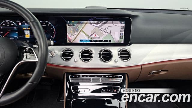 Mercedes-Benz E-Class 2021 — Фото 12/20
