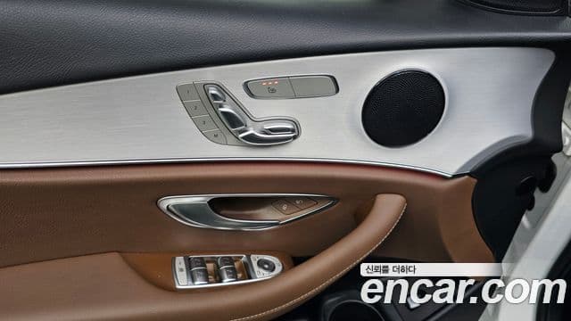 Mercedes-Benz E-Class 2021 — Фото 18/20