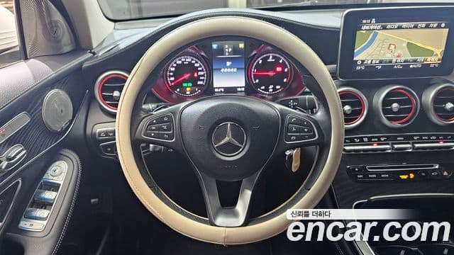 Mercedes-Benz GLC-Class 2018 — ფოტო 14/20