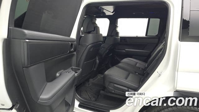 Hyundai Santa Fe 2025 — Photo 8/34
