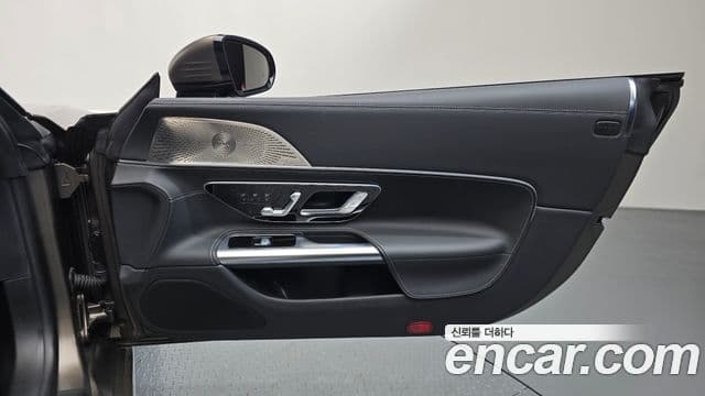 Mercedes-Benz SL-Class 2023 — Photo 9/37