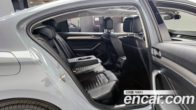Volkswagen Passat GT 2022 — Şəkil 11/20