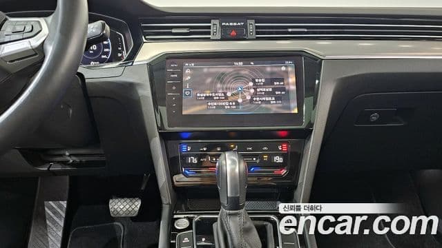 Volkswagen Passat GT 2022 — Şəkil 13/20