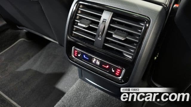 Volkswagen Passat GT 2022 — Şəkil 18/20