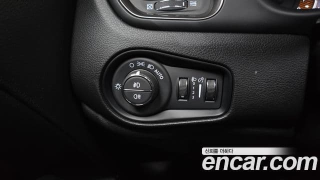 Jeep Renegade 2022 — Şəkil 17/20
