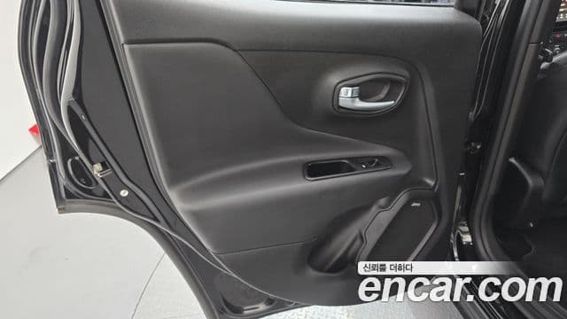 Jeep Renegade 2022 — Photo 25/33