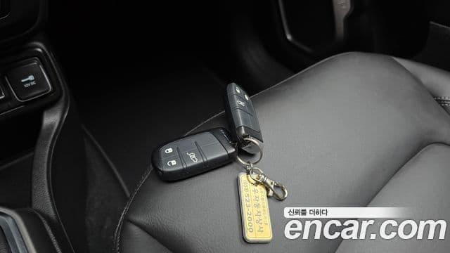 Jeep Renegade 2022 — Photo 32/33