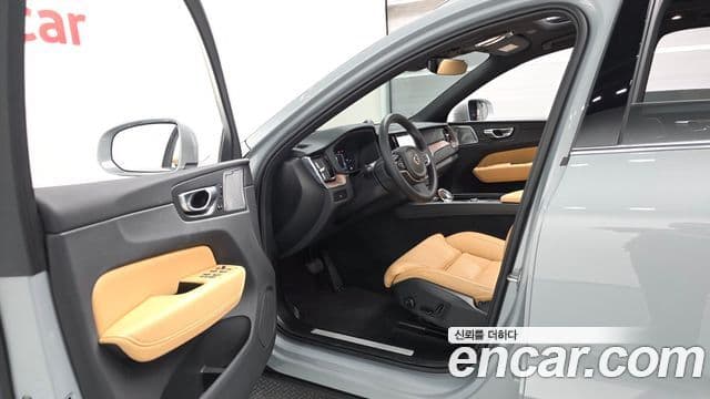 Volvo XC60 2024 — Фото 10/20