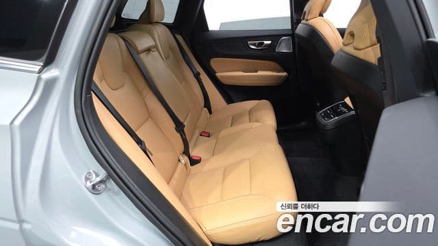 Volvo XC60 2024 — Фото 12/20