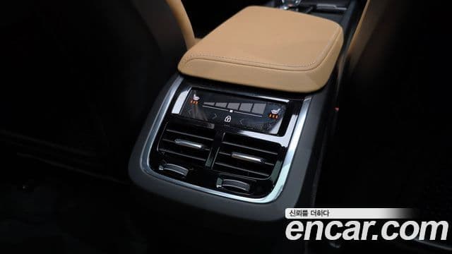 Volvo XC60 2024 — Фото 19/20