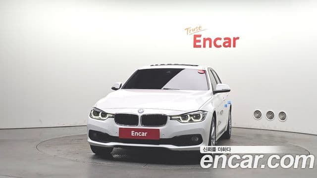 BMW 3 Series 2018 — Şəkil 30/32