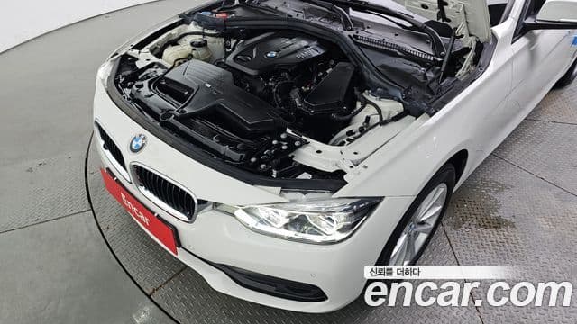 BMW 3 Series 2018 — Şəkil 16/32