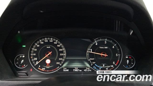 BMW 3 Series 2018 — Şəkil 14/32