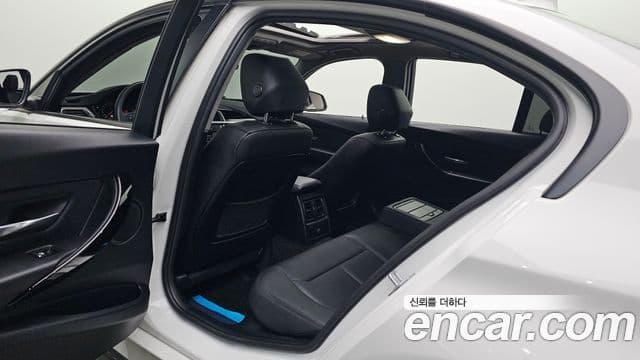 BMW 3 Series 2018 — Şəkil 2/32