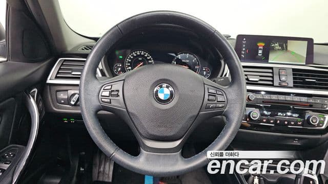 BMW 3 Series 2018 — Şəkil 15/32