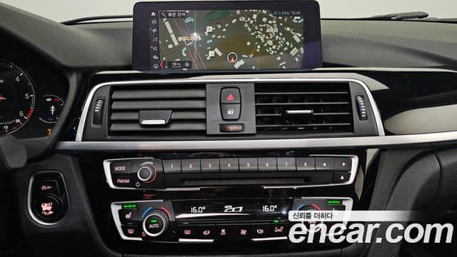 BMW 3 Series 2018 — Şəkil 27/32