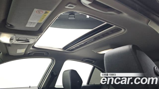 BMW 3 Series 2018 — Şəkil 10/32