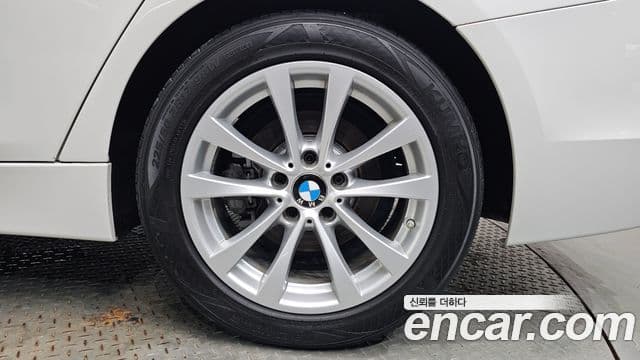BMW 3 Series 2018 — Şəkil 31/32