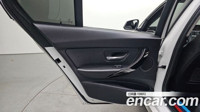 BMW 3 Series 2018 — Şəkil 9/32