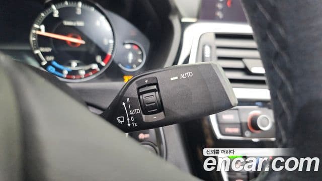 BMW 3 Series 2018 — Şəkil 17/32