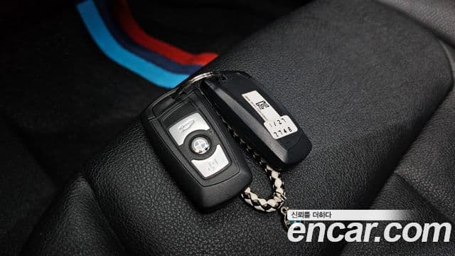 BMW 3 Series 2018 — Şəkil 28/32