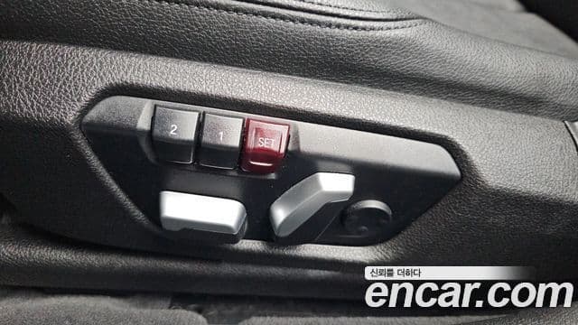BMW 3 Series 2018 — Şəkil 25/32