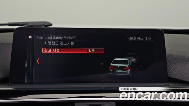 BMW 3 Series 2018 — Şəkil 21/32