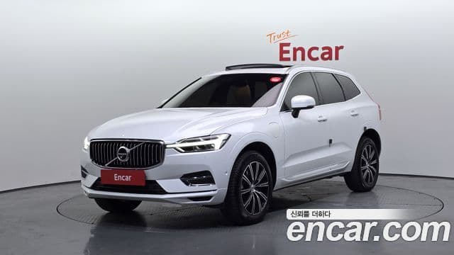 Volvo XC60 2021 — ფოტო 1/20