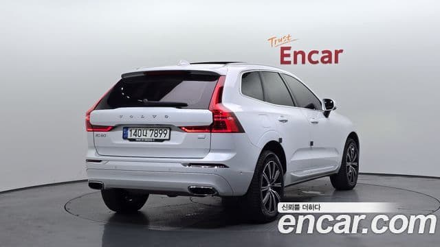 Volvo XC60 2021 — ფოტო 2/20