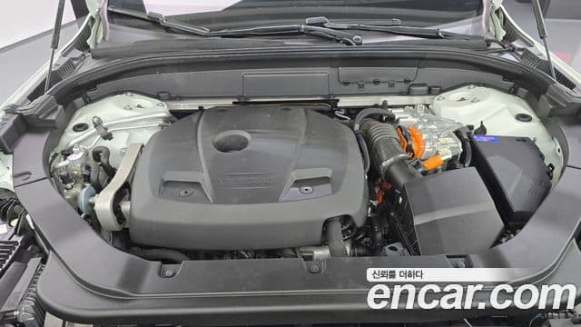 Volvo XC60 2021 — ფოტო 6/20