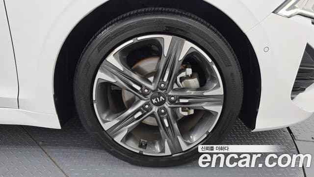 Kia K5 2021 — ფოტო 5/20
