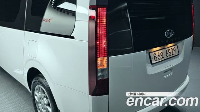 Hyundai Staria 2021 — ფოტო 5/31