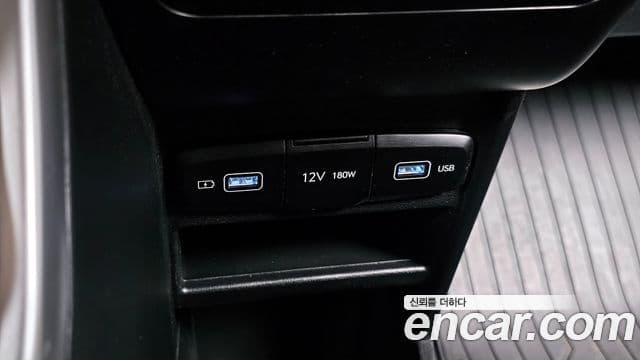 Hyundai Staria 2021 — ფოტო 27/31