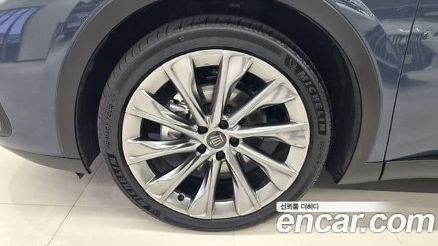 Toyota Crown Crossover 2025 — ფოტო 4/18