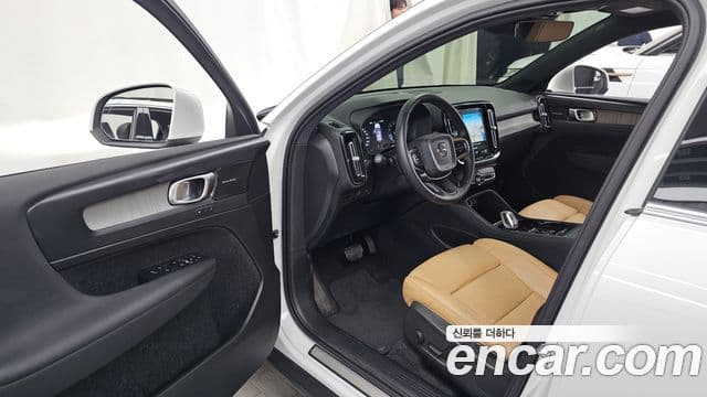 Volvo XC40 2020 — Şəkil 10/20