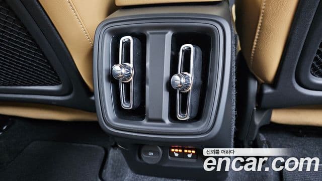 Volvo XC40 2020 — Şəkil 19/20