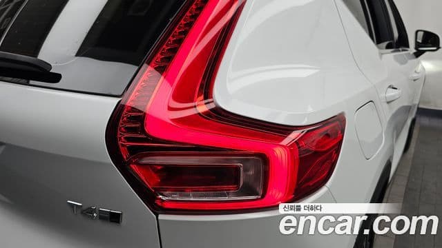 Volvo XC40 2020 — Photo 26/30