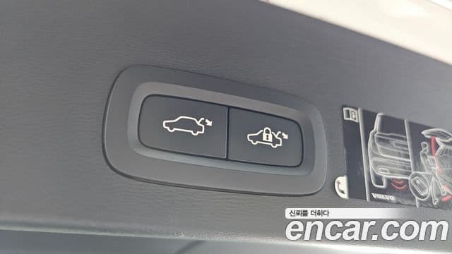 Volvo XC40 2020 — Photo 14/30