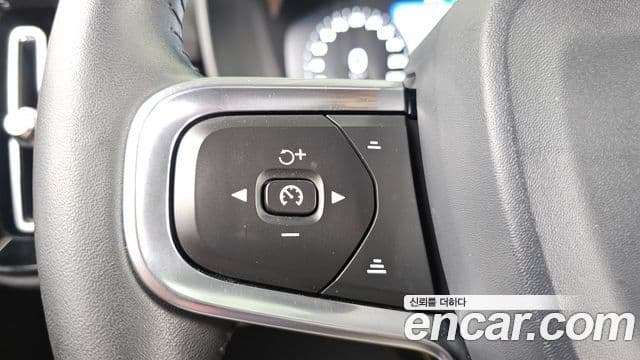 Volvo XC40 2020 — Photo 7/30