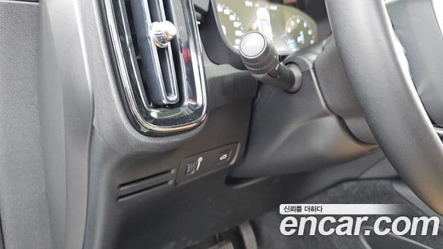 Volvo XC40 2020 — Photo 8/30