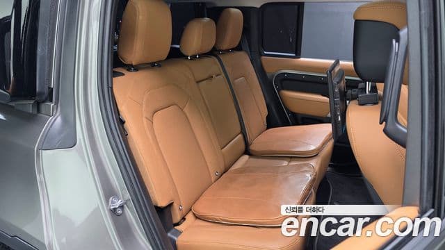 Land Rover Defender 2022 — Şəkil 25/35