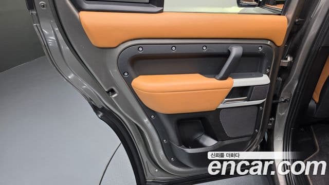 Land Rover Defender 2022 — Şəkil 16/35