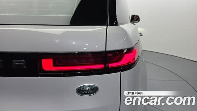 Land Rover Range Rover Sport 2023 — ფოტო 20/36