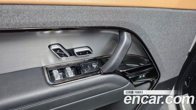 Land Rover Range Rover Sport 2023 — ფოტო 24/36